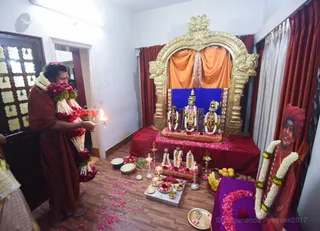 http://nithyananda.org/sites/default/files/photo-gallery/2017-3apr-2nd-nithyananda-diary_DSC_4283_bengaluru-aadheenam-bangalore-house-visits-devotees-swamiji.jpg