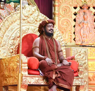 http://nithyananda.org/sites/default/files/photo-gallery/2017-3apr-30th-nithyananda-diary_DSC_3988_bengaluru-aadheenam-byob2-day2-meditation-swamiji.jpg
