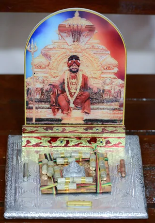 http://nithyananda.org/sites/default/files/photo-gallery/2017-3mar-10th-nithyananda-diary_DSC_7568_bengaluru-aadheenam-IA-Day13-LSP-session7-guru-mandala.jpg