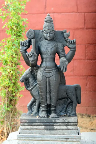 Nithyanandeshwara Sadashiva Temple - Deities