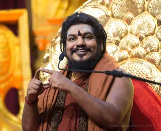 Energy Darshan - His Holiness gifts the Atma Linga