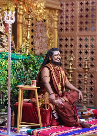 http://nithyananda.org/sites/default/files/photo-gallery/2017-3mar-9th-nithyananda-diary_DSC_0137_bengaluru-aadheenam-IA-Day12-shivoham-day1-individual-darshan-swamiji.jpg