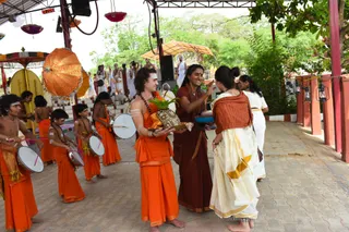 http://nithyananda.org/sites/default/files/photo-gallery/2017-5may-13th-nithyananda-diary_DSC_3460_bengaluru-aadheenam-sadashivatva-day1-welcoming-participants-temple.jpg
