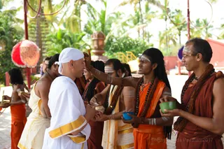 http://nithyananda.org/sites/default/files/photo-gallery/2017-5may-13th-nithyananda-diary_DSC_3507_bengaluru-aadheenam-sadashivatva-day1-welcoming-participants-temple.jpg