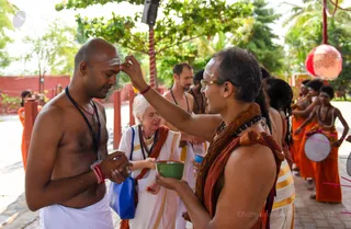 http://nithyananda.org/sites/default/files/photo-gallery/2017-5may-13th-nithyananda-diary_DSC_3519_bengaluru-aadheenam-sadashivatva-day1-welcoming-participants-temple.jpg