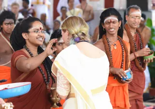 http://nithyananda.org/sites/default/files/photo-gallery/2017-5may-13th-nithyananda-diary_DSC_3540_bengaluru-aadheenam-sadashivatva-day1-welcoming-participants-temple.jpg