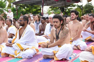 http://nithyananda.org/sites/default/files/photo-gallery/2017-5may-13th-nithyananda-diary_DSC_3641_bengaluru-aadheenam-sadashivatva-day1-welcoming-participants-temple.jpg