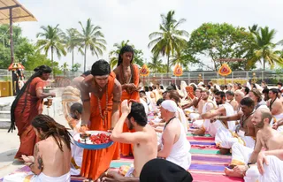 http://nithyananda.org/sites/default/files/photo-gallery/2017-5may-13th-nithyananda-diary_DSC_3772_bengaluru-aadheenam-sadashivatva-day1-welcoming-participants-temple.jpg