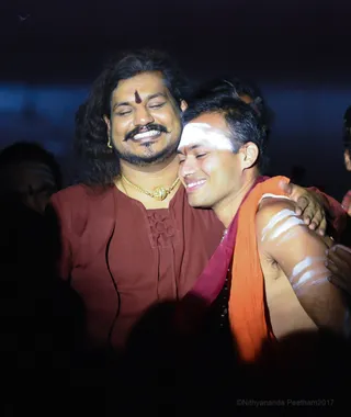 http://nithyananda.org/sites/default/files/photo-gallery/2017-5may-13th-nithyananda-diary_DSC_5111_bengaluru-aadheenam-sadashivatva-day1-entry-roses--swamiji_0.jpg