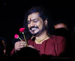 http://nithyananda.org/sites/default/files/photo-gallery/2017-5may-13th-nithyananda-diary_DSC_5201_bengaluru-aadheenam-sadashivatva-day1-entry-roses-swamiji_0.jpg
