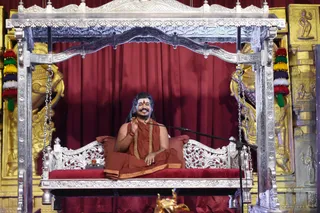 His Holiness leads the Aadheenavasis into the session on Integrity.
