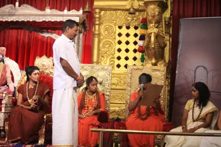 Nithyananda Yogis Demo - Blindfold Reading
