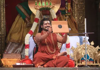 His Holiness takes a Selfie!
