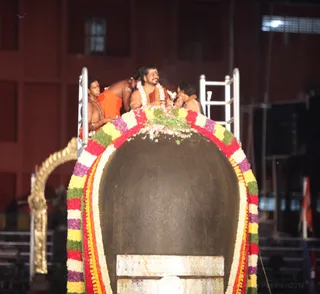http://nithyananda.org/sites/default/files/photo-gallery/2017-5may-24th-nithyananda-diary_IMG_6626_bengaluru-aadheenam-sadashivatva-day12-VHP-nithyanandam-kids-day4-rudrabhishekam-swamiji.jpg