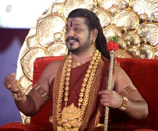 Vishesa Deeksha - The Avatar holds the Shiva Hasta (hand of Shiva) made of dharbha grass, which is used for initiation and prana pratishta.