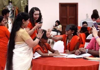 Nithyananda Yogis perform Blindfold Reading