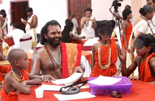 Nithyananda Yogis perform Blindfold Reading