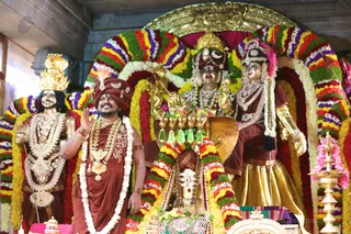 His Holiness with Nithyanandeshwara Sadashiva, Nithyanandeshwari AdiShakti and Nithyanandeshwara Linga