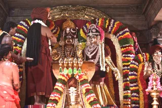 His Holiness with Nithyanandeshwara Sadashiva, Nithyanandeshwari AdiShakti and Nithyanandeshwara Linga