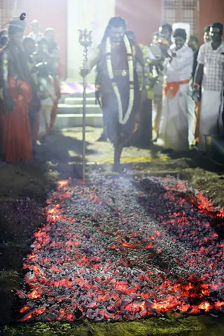 http://nithyananda.org/sites/default/files/photo-gallery/2018-01-Jan-03-nithyananda-diary_tiruvannamalai-aadheenam_fire-walking-lemon-piercing_7T7A3876.jpg