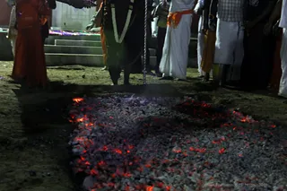 http://nithyananda.org/sites/default/files/photo-gallery/2018-01-Jan-03-nithyananda-diary_tiruvannamalai-aadheenam_fire-walking-lemon-piercing_7T9A0029.jpg