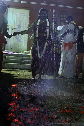 http://nithyananda.org/sites/default/files/photo-gallery/2018-01-Jan-03-nithyananda-diary_tiruvannamalai-aadheenam_fire-walking-lemon-piercing_7T9A0035.jpg