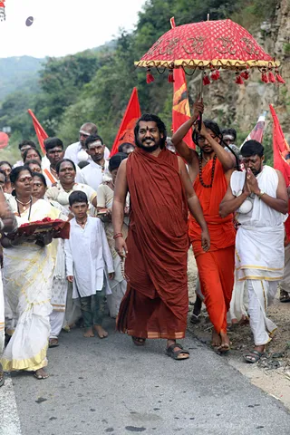 http://nithyananda.org/sites/default/files/photo-gallery/2018-01-Jan-04-nithyananda-diary_bengaluru-aadheenam_padayatris-walking_7T7A4044.jpg
