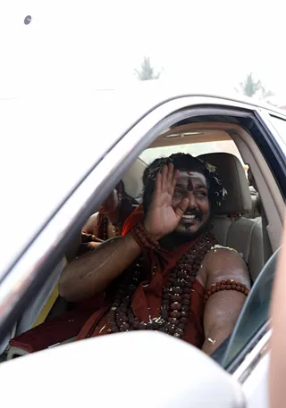 http://nithyananda.org/sites/default/files/photo-gallery/2018-01-Jan-16-nithyananda-diary_bengaluru-aadheenam_car-darshan-anna-daan_7T9A0708.jpg