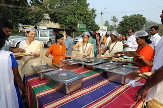 http://nithyananda.org/sites/default/files/photo-gallery/2018-01-Jan-16-nithyananda-diary_bengaluru-aadheenam_car-darshan-anna-daan_7T9A0726.jpg