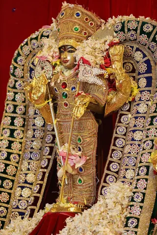 http://nithyananda.org/sites/default/files/photo-gallery/2018-08Aug-14-nithyananda-diary_bengaluru-aadheenam_uttamotama-seva_7T9A0411.jpg