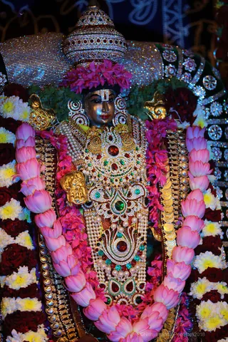 http://nithyananda.org/sites/default/files/photo-gallery/2018-08Aug-15-nithyananda-diary_bengaluru-aadheenam_uttamotama-seva_7T9A0637_0.jpg