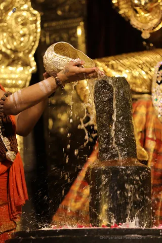 http://nithyananda.org/sites/default/files/photo-gallery/2018-08Aug-15-nithyananda-diary_bengaluru-aadheenam_uttamotama-seva_7T9A0673_0.jpg