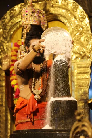 http://nithyananda.org/sites/default/files/photo-gallery/2018-08Aug-15-nithyananda-diary_bengaluru-aadheenam_uttamotama-seva_7T9A0691_0.jpg