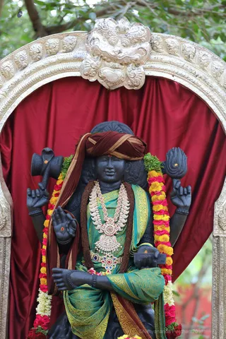 http://nithyananda.org/sites/default/files/photo-gallery/2018-08Aug-15-nithyananda-diary_bengaluru-aadheenam_uttamotama-seva_7T9A0828_0.jpg