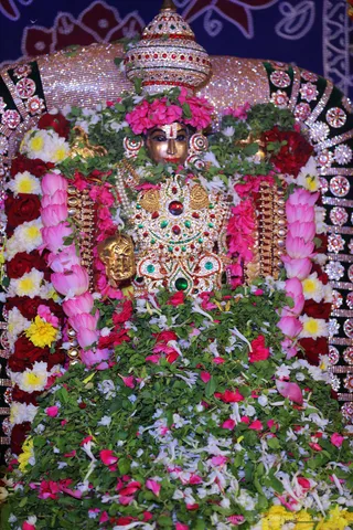 http://nithyananda.org/sites/default/files/photo-gallery/2018-08Aug-15-nithyananda-diary_bengaluru-aadheenam_uttamotama-seva_7T9A0845_0.jpg