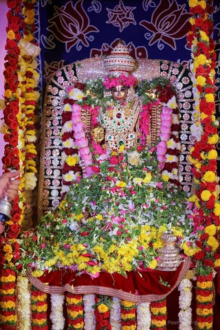 http://nithyananda.org/sites/default/files/photo-gallery/2018-08Aug-15-nithyananda-diary_bengaluru-aadheenam_uttamotama-seva_7T9A0868_0.jpg