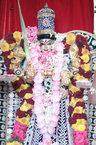 http://nithyananda.org/sites/default/files/photo-gallery/2018-08Aug-17-nithyananda-diary_bengaluru-aadheenam_uttamotama-seva_7T9A1854.JPG