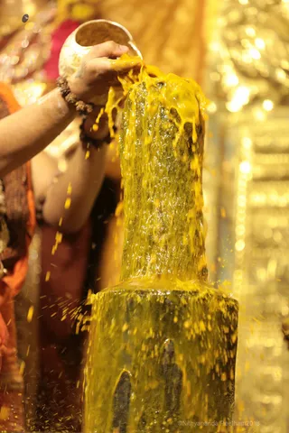 https://nithyananda.org/sites/default/files/photo-gallery/2018-08Aug-22-nithyananda-diary_bengaluru-aadheenam_uttamotama-seva-ganesha-abhishekam_7T9A2720.jpg?1536666905
