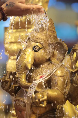 https://nithyananda.org/sites/default/files/photo-gallery/2018-08Aug-22-nithyananda-diary_bengaluru-aadheenam_uttamotama-seva-ganesha-abhishekam_7T9A2786.jpg?1536666907