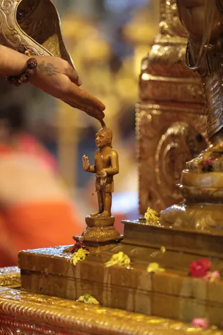 https://nithyananda.org/sites/default/files/photo-gallery/2018-08Aug-22-nithyananda-diary_bengaluru-aadheenam_uttamotama-seva-ganesha-abhishekam_7T9A2791.jpg?1536666907