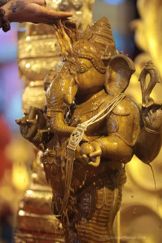 https://nithyananda.org/sites/default/files/photo-gallery/2018-08Aug-22-nithyananda-diary_bengaluru-aadheenam_uttamotama-seva-ganesha-abhishekam_7T9A2793.jpg?1536666907