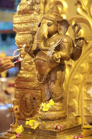 https://nithyananda.org/sites/default/files/photo-gallery/2018-08Aug-22-nithyananda-diary_bengaluru-aadheenam_uttamotama-seva-ganesha-abhishekam_7T9A2807.jpg?1536666908