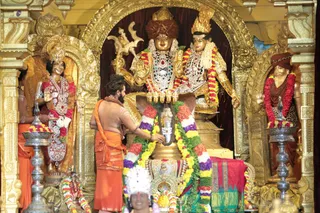 https://nithyananda.org/sites/default/files/photo-gallery/2018-08Aug-22-nithyananda-diary_bengaluru-aadheenam_uttamotama-seva-ganesha-abhishekam_7T9A2883.jpg?1536667108