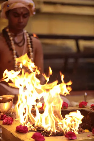 https://nithyananda.org/sites/default/files/photo-gallery/2018-08Aug-22-nithyananda-diary_bengaluru-aadheenam_uttamotama-seva-ganesha-abhishekam_7T9A2978.jpg?1536667110