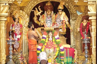 https://nithyananda.org/sites/default/files/photo-gallery/2018-08Aug-22-nithyananda-diary_bengaluru-aadheenam_uttamotama-seva-ganesha-abhishekam_7T9A3031.jpg?1536667110