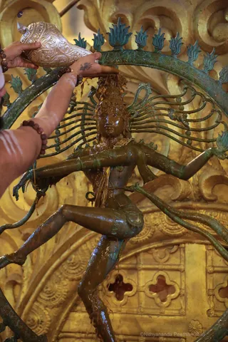 https://nithyananda.org/sites/default/files/photo-gallery/2018-08Aug-25-nithyananda-diary_bengaluru-aadheenam_uttamotama-seva-nataraja-abhishekam_7T9A6024.jpg?1536664545