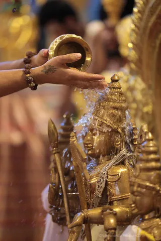 https://nithyananda.org/sites/default/files/photo-gallery/2018-08Aug-28-nithyananda-diary_bengaluru-aadheenam_uttamotama-seva-subramnya-abhishekam_7T9A2797.jpg?1536671689