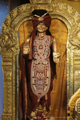 https://nithyananda.org/sites/default/files/photo-gallery/2018-08Aug-28-nithyananda-diary_bengaluru-aadheenam_uttamotama-seva-subramnya-abhishekam_7T9A2890.jpg?1536672080