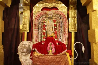 https://nithyananda.org/sites/default/files/photo-gallery/2018-08Aug-31-nithyananda-diary_bengaluru-aadheenam_uttamotama-seva-meenakshi-archana_7T9A3793.jpg?1536732930