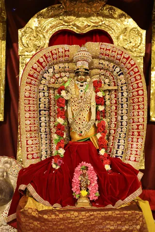 https://nithyananda.org/sites/default/files/photo-gallery/2018-08Aug-31-nithyananda-diary_bengaluru-aadheenam_uttamotama-seva-meenakshi-archana_7T9A3796.jpg?1536732931